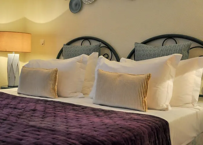 Casa Silwa - Chic 2BR Townhouse, Ocean Views, 5min to Beach&Pool